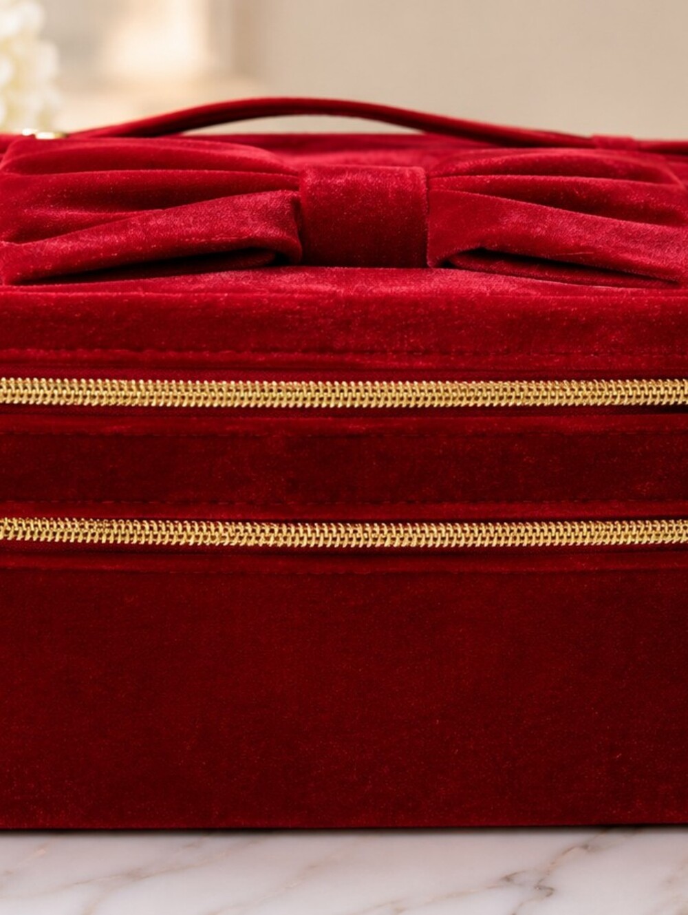 ❤️ Estée Lauder Red Velvet Makeup/Travel Bag – New Without Tags - Picture 2 of 3
